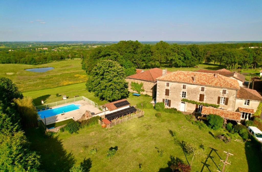 La Peruse Bed & Breakfast | A L'Ombre Du Marronnier GITES