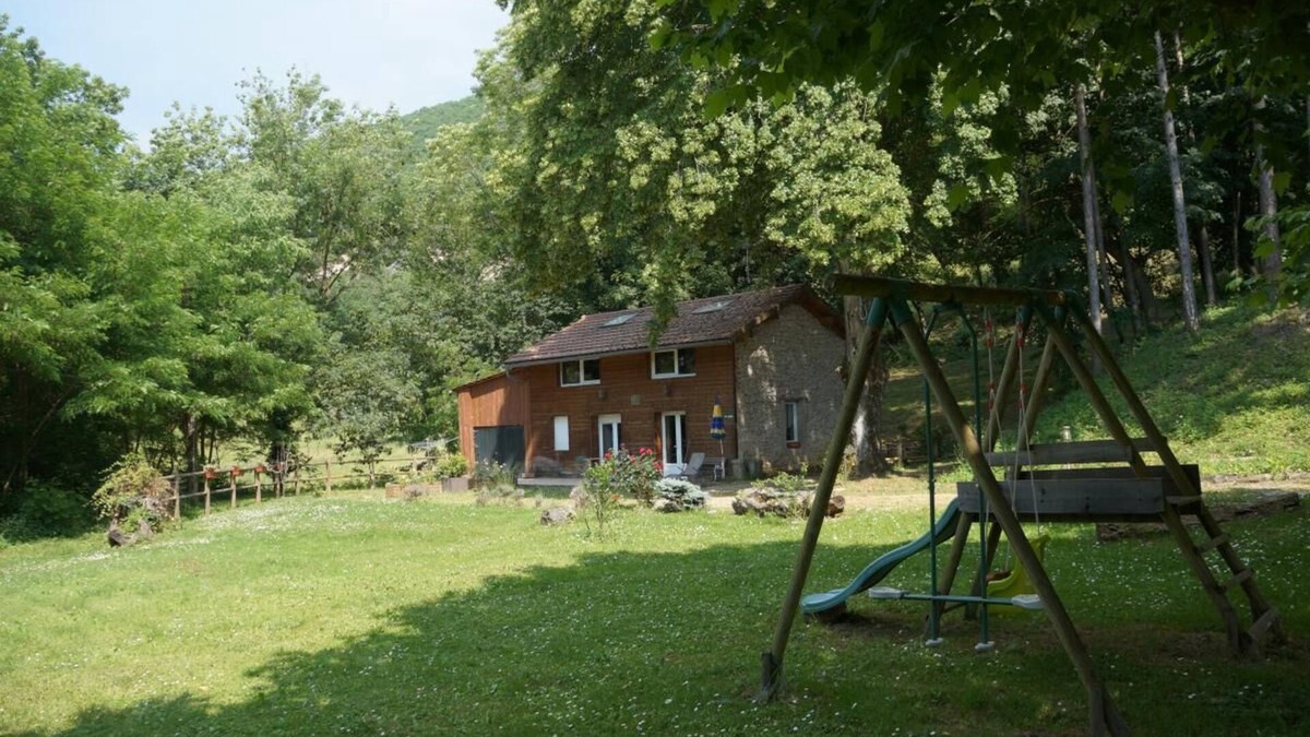 Hostun Cottage | A l'orée du bois - Gîte à Hostun