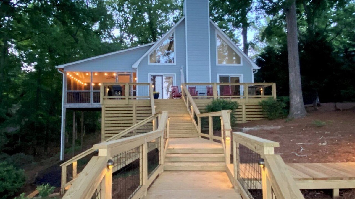 Eatonton House | A lakefront home on deep water that will give you ALL the lake feels!