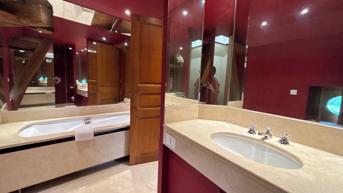 Saint-Pere House | A legendary night in Gainsbourg's room at the Moulin des marguerites!
