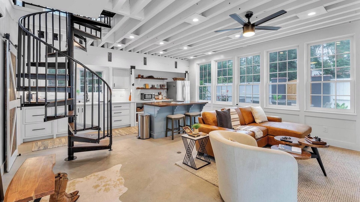 Covenant House | A Little Bit of Heaven near Rancho Santa Fe with a pool!