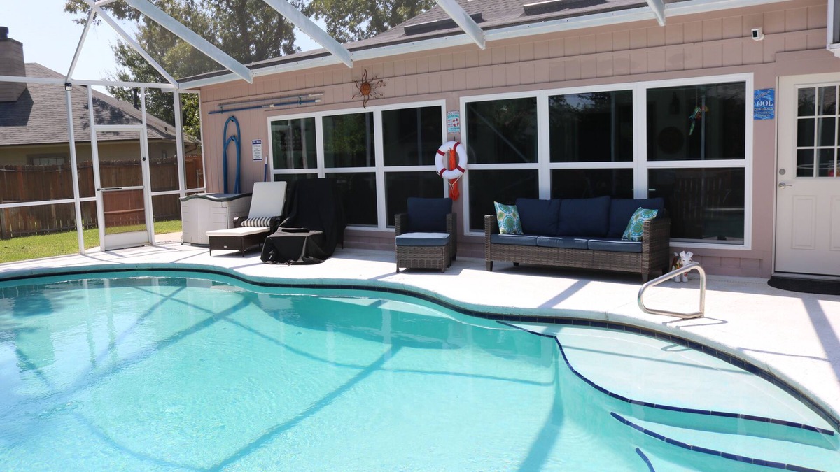 Southside House | A Little Southwest in the Southeast! Great Pool Home in Jacksonville!