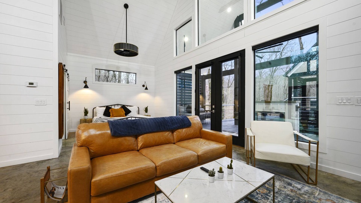 Broken Bow Cabin | A Little Toasty - Romantic Honeymoon-Style Studio Cabin, Hot Tub, Wine Fridge