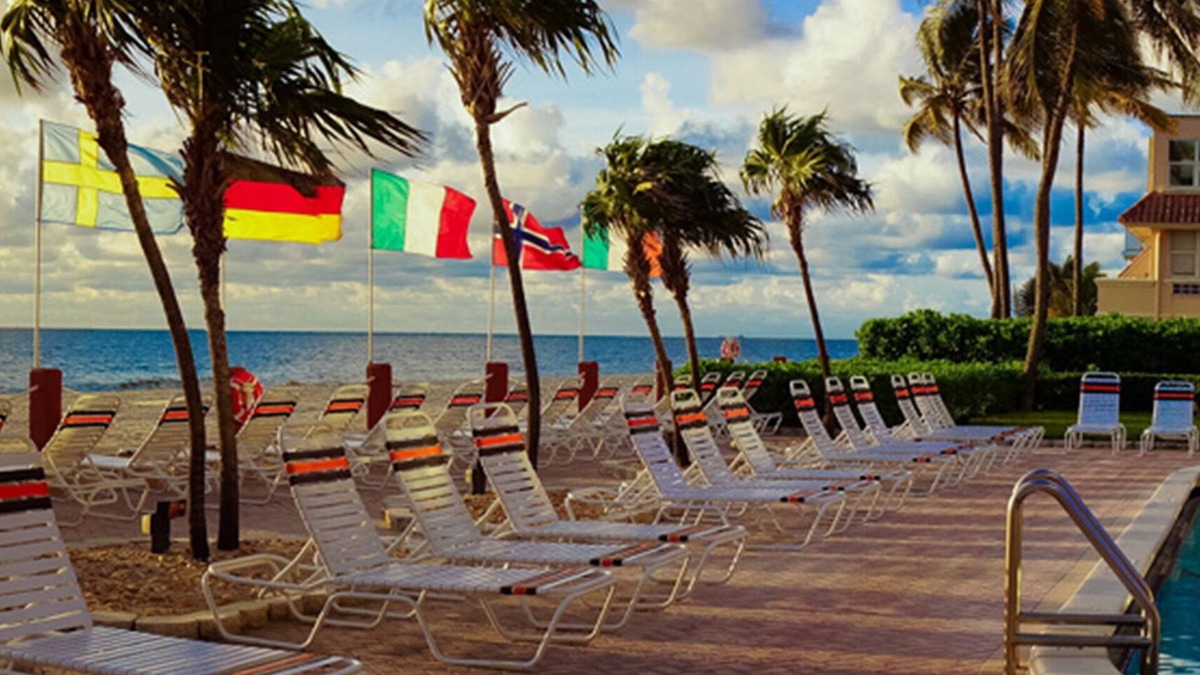 Lauderdale-by-the-Sea Condo | A little slice of paradise! (K) Stay at a lovely and well-maintained property!