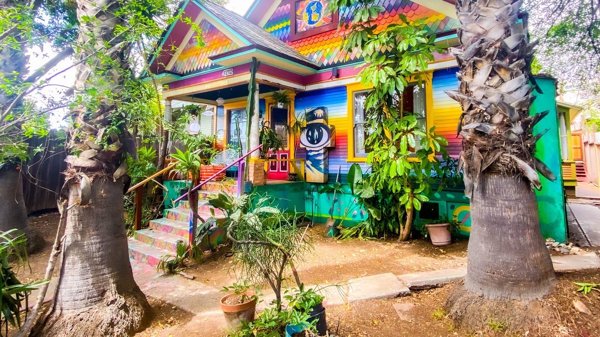 University Heights House | A+ Location!! Artist Oasis! Pool! 8Bed Sleeps 14
