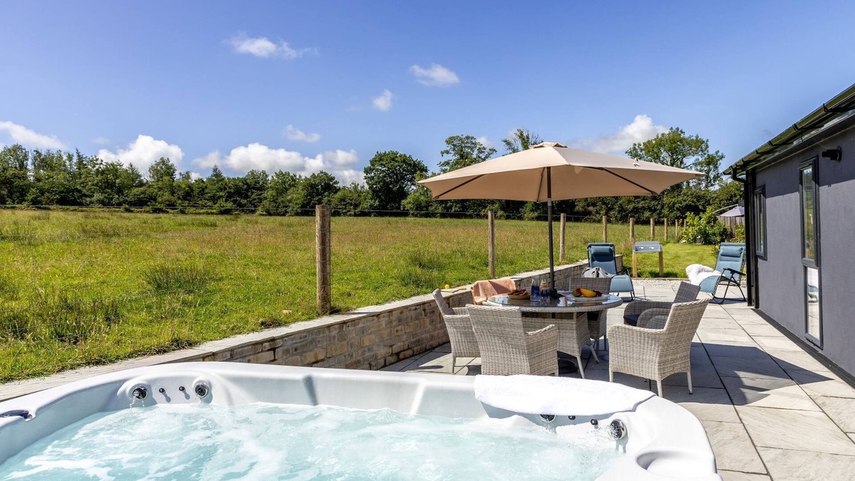 Lifton House | A lodge that sleeps 6 guests in 3 bedrooms