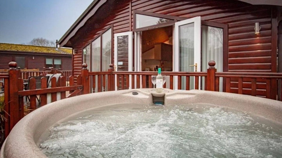 Troutbeck Bridge Ski Chalet | A lodge that sleeps 4 guests in 2 bedrooms