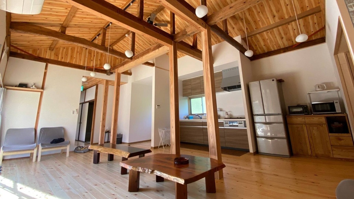 Futtsu House | A log housestyle house with a spacious garden An / Futtsu Chiba
