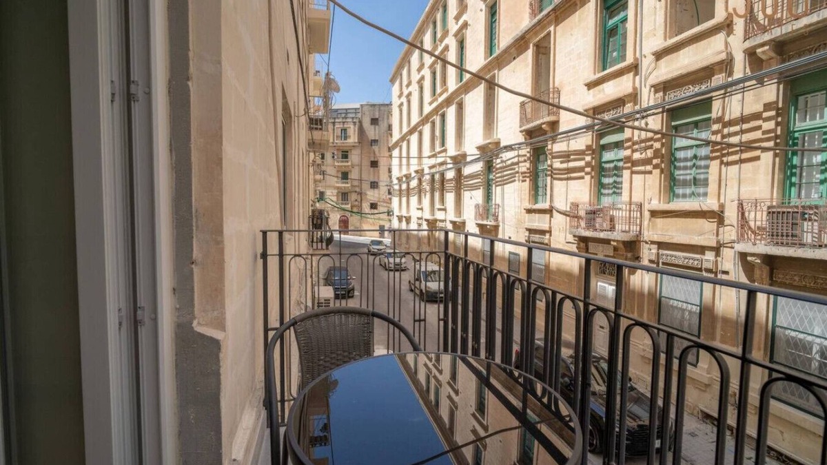 Il-Balluta Apartment | A lovely 1BR designer home w/comfy bed, WIFI & AC!