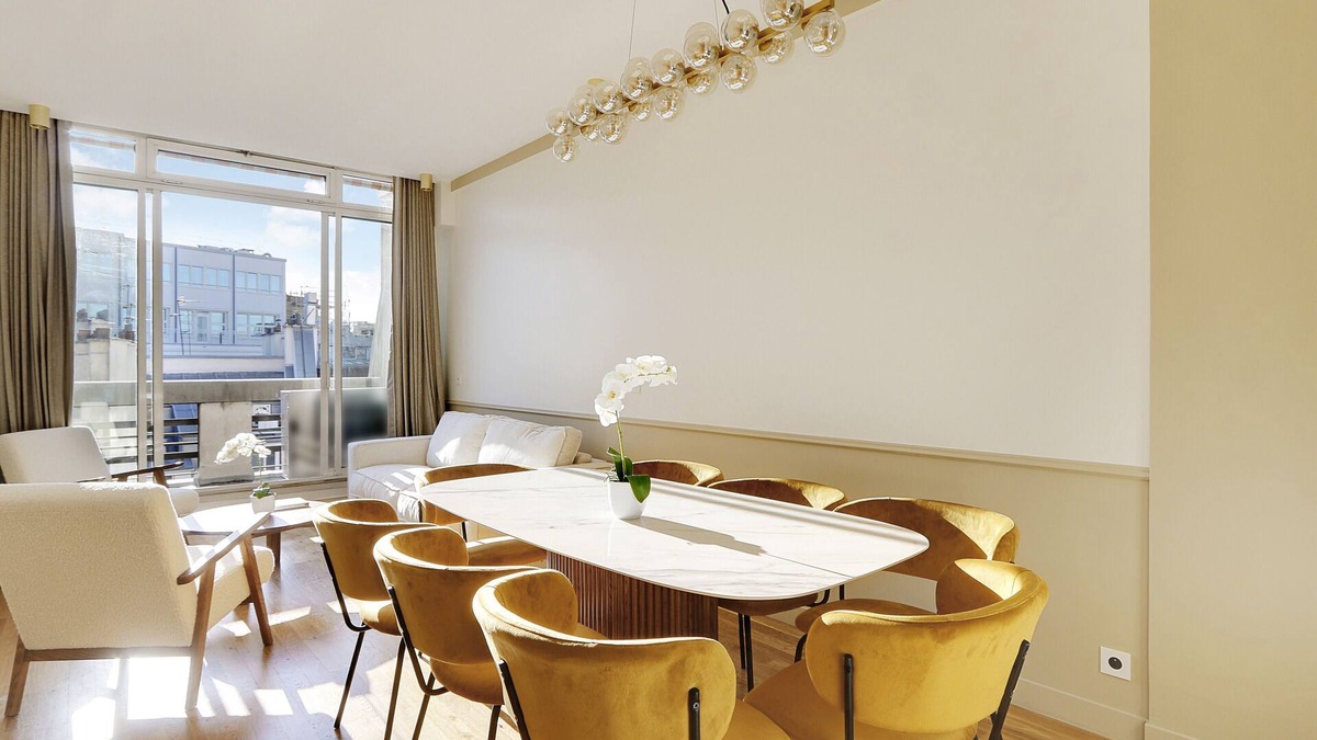 Vivienne Apartment | A Luxurious 3-BR/3BA with A/C in Opéra-Bourse