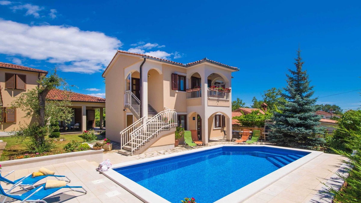 Presika Villa | A luxurious house in a quiet village near the sea