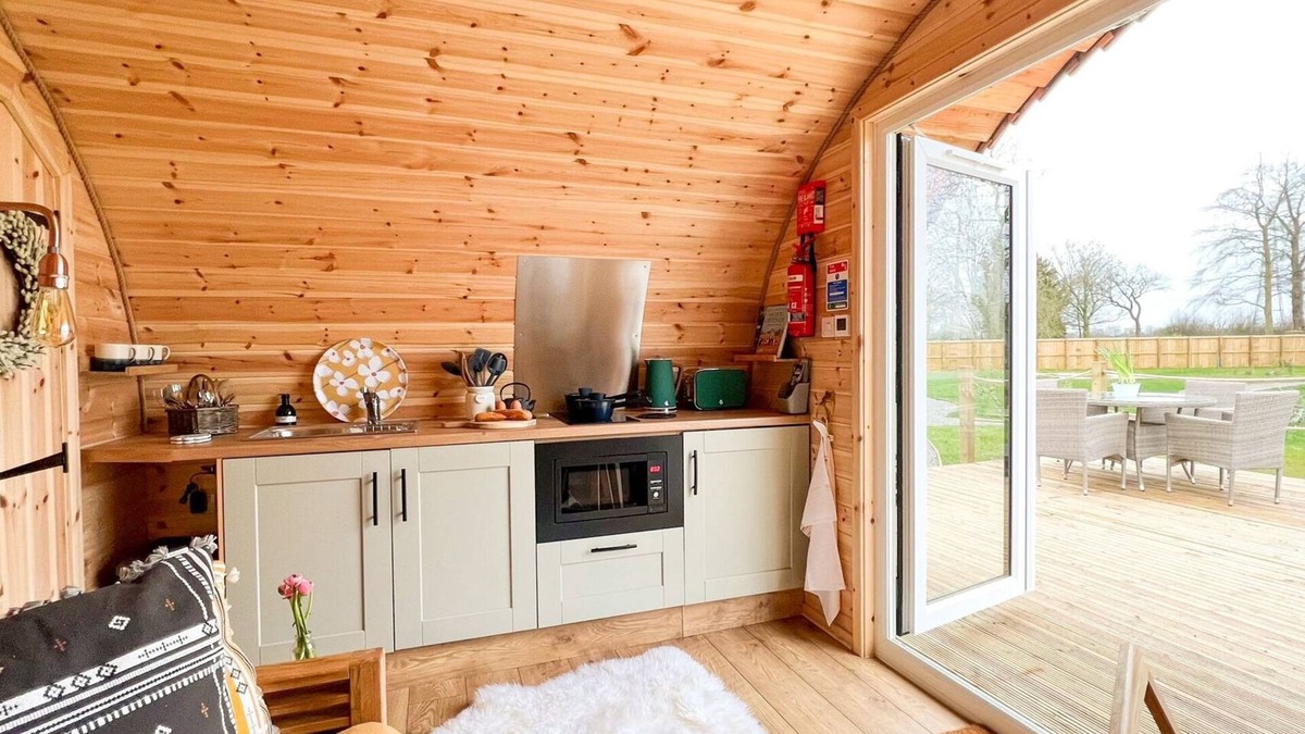 Huby Cabin | A luxurious pod with hot tub in Yorkshire close to many tourist attractions.