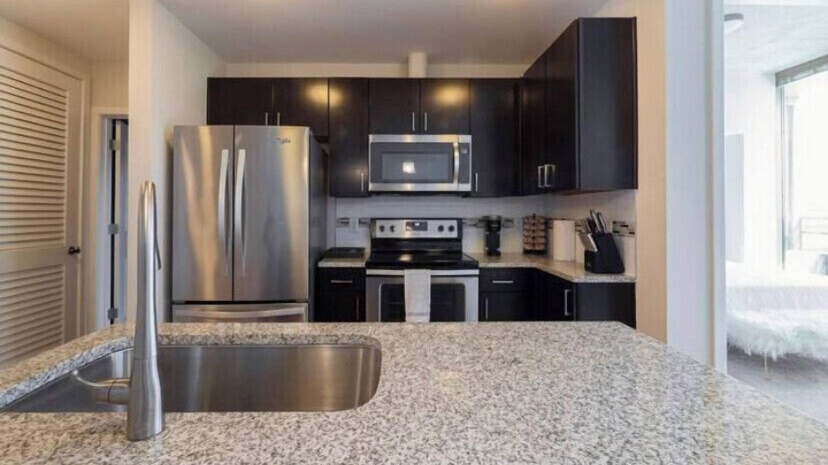 Midtown Condo | A Luxury Stay in the City - free WiFi + More Mins from the Braves @ Truist Park