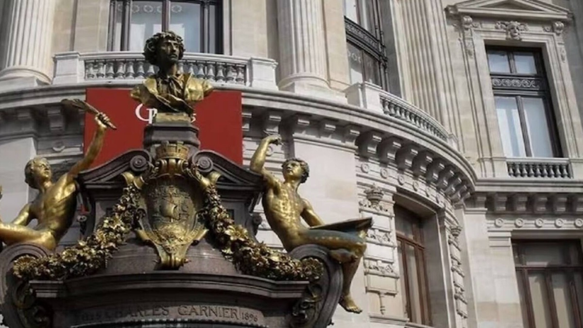 Chaussee-d'Antin Apartment | A LUXURY WALK BETWEEN THE OPERA & LA MADELEINE - TRULY FRENCH!