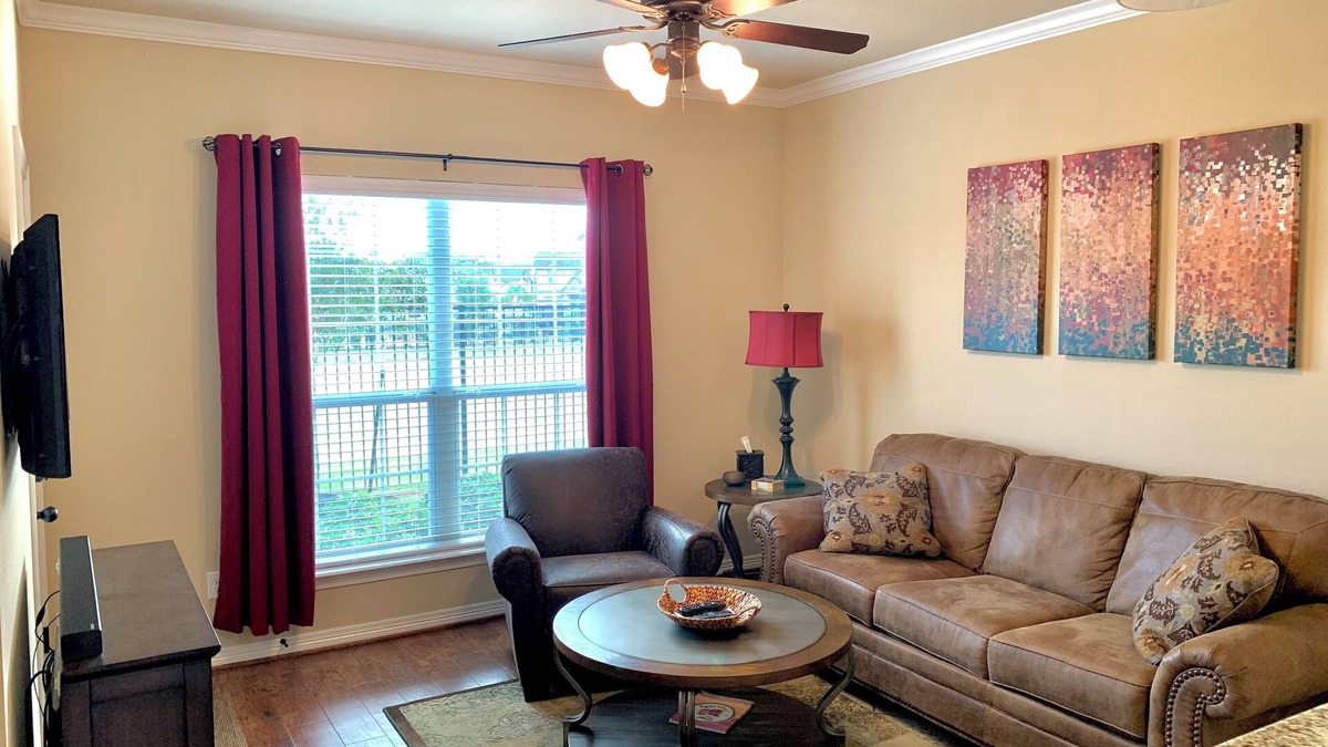 College Station Condo | A&M Upscale Graduation/Ring Day/Corporate 1BR Condo