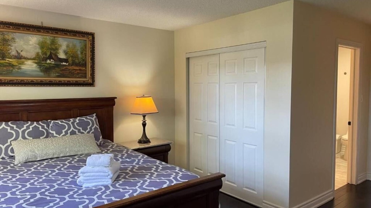 L'Amoreaux House | A Master Big Suite Jacuzzi Fiber WiFi 50M Station Free Parking Near Pacific Mall
