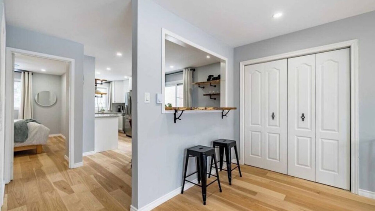 Durham Region House | A minute away from Trent University!
