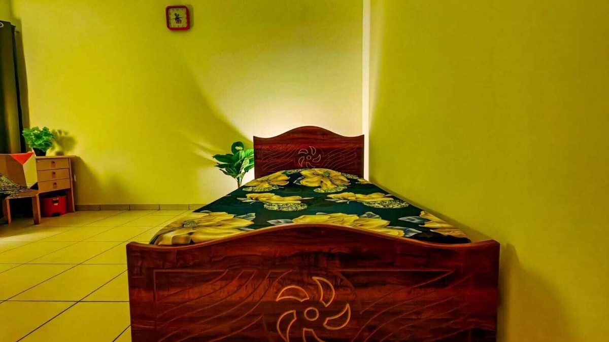 Al Mankhool Apartment | A Modern & Cozy Room stay for Guests