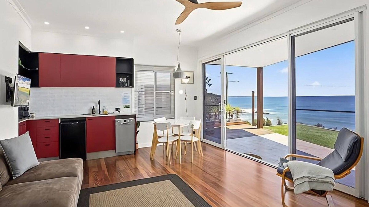 Scotts Head Apartment | A modern home with high-end finishings and open plan living