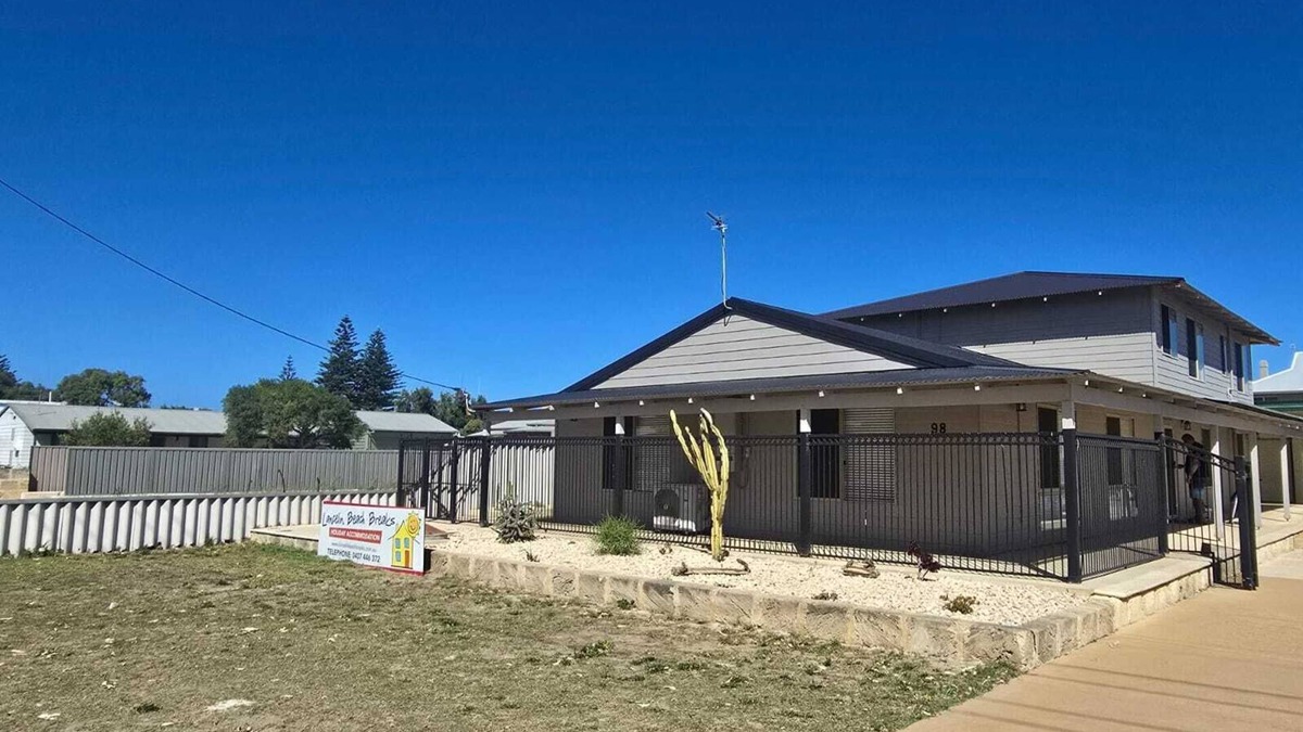 Lancelin House | A modern & stunning 8-bedroom home - perfect for larger or multiple families.