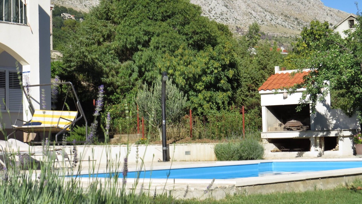 Srinjine Apartment | A Mountain Escape From Everyday Life At Apartment Vilar right next to Split!