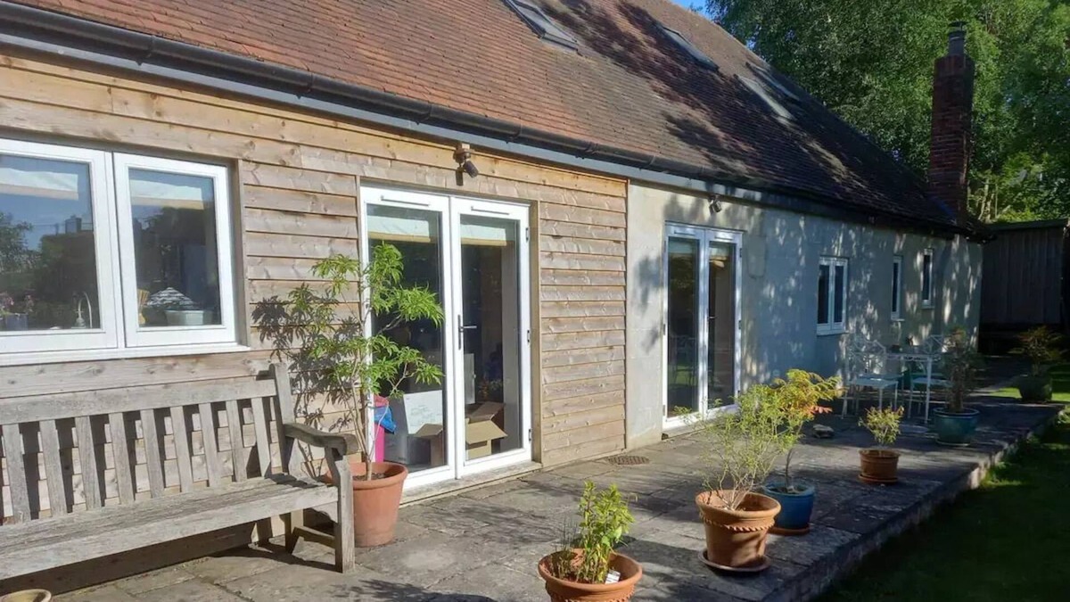 Shaftesbury House | A Newly Added Cheerful, spacious family home