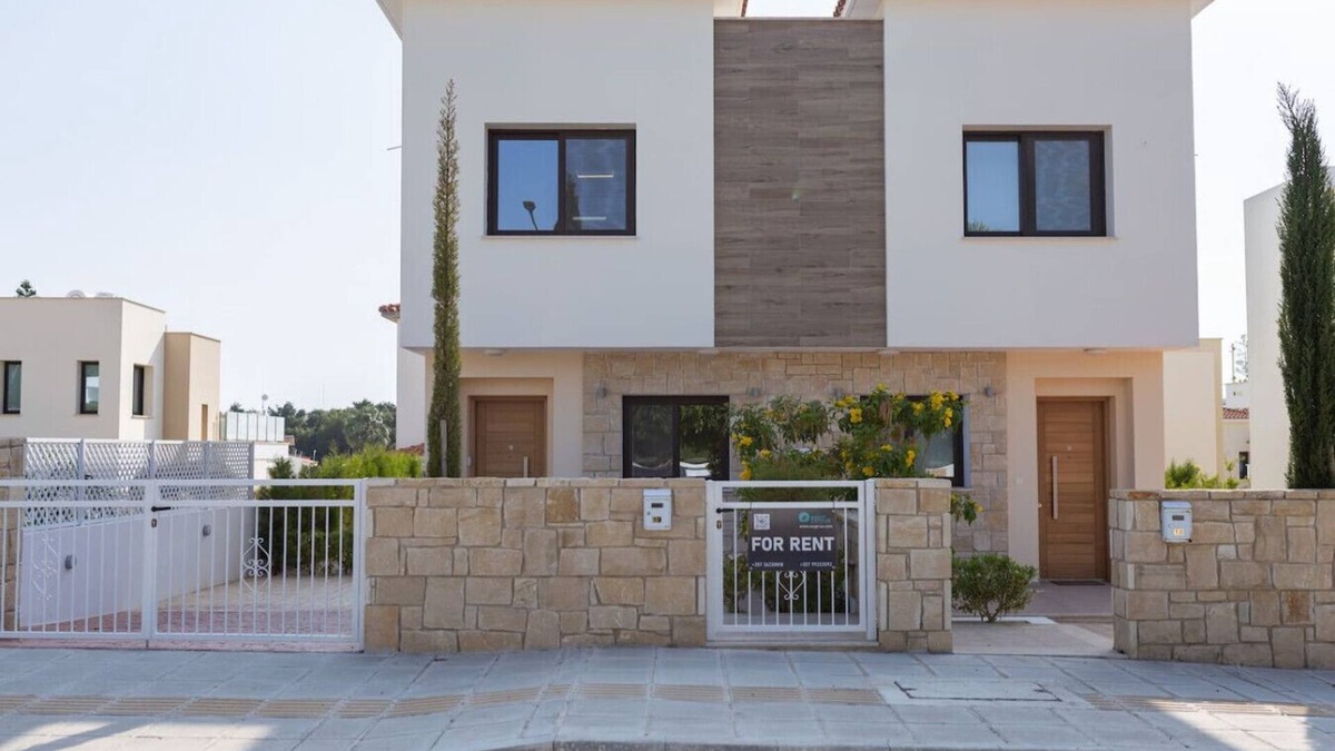 Pegeia House | A newly modern townhouse in Coral Bay!