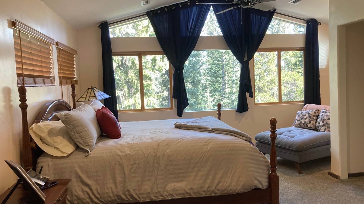Idaho Springs House | A newly remodeled, spacious home for your mountain getaway!