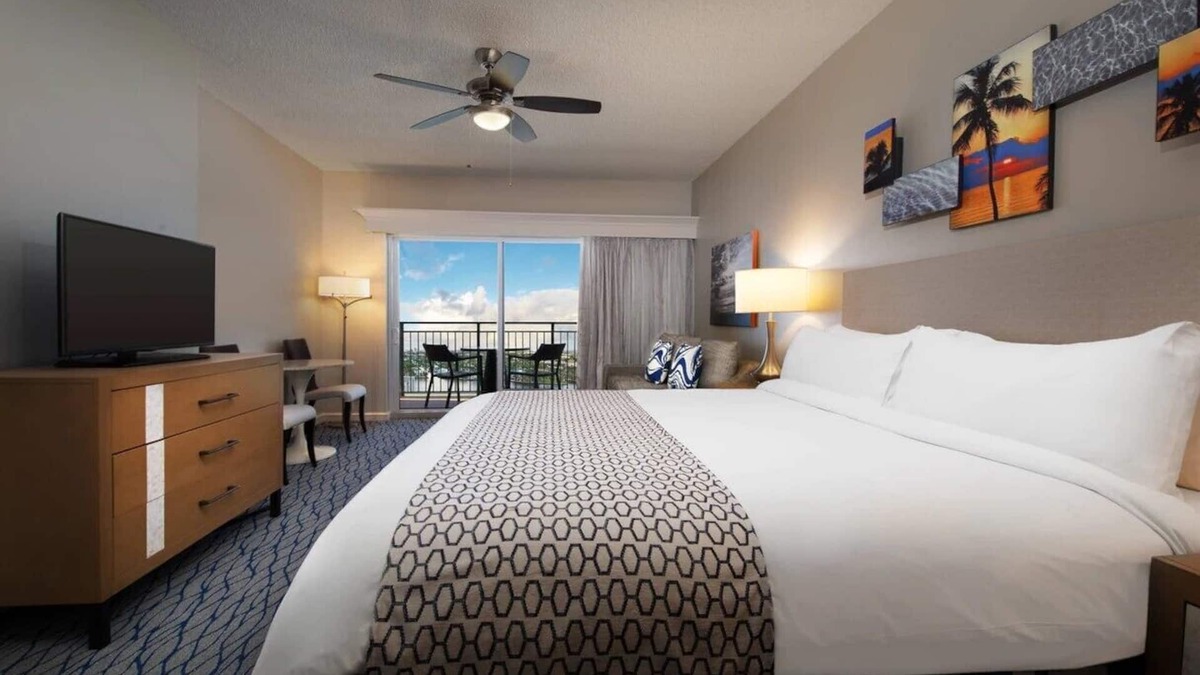 Barrier Island Hotel | A Night Away at the Marriott Beach Place Towers - Pool, Hot Tub, Beach, Gym