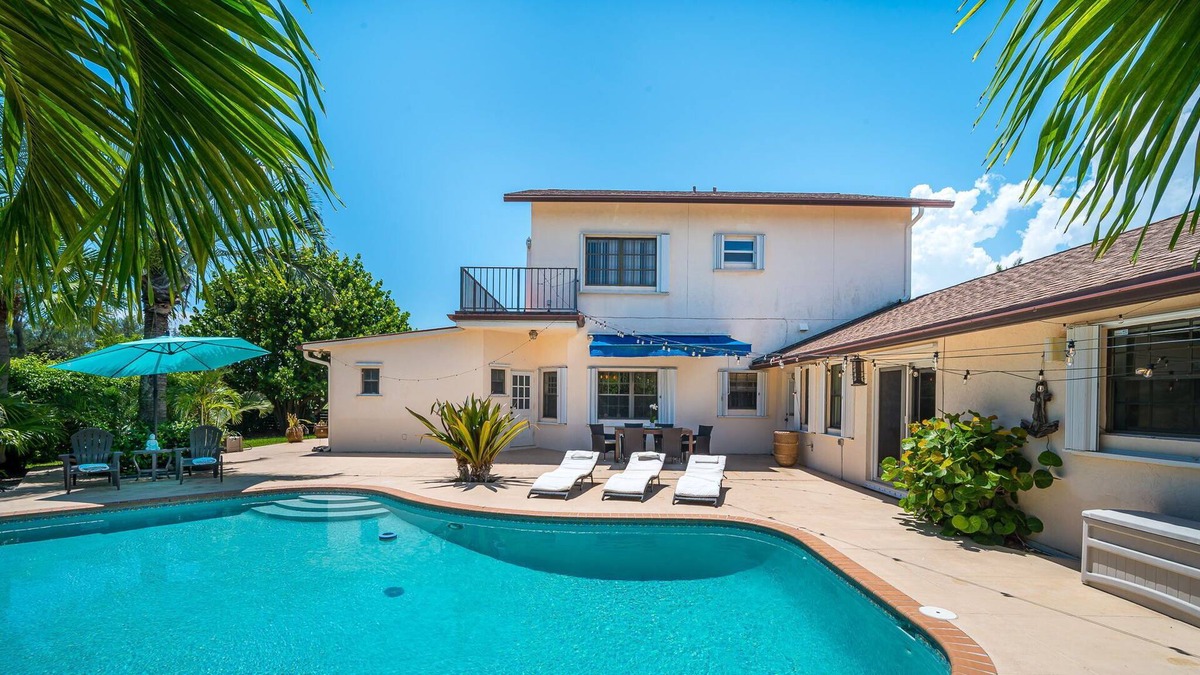Palm Beach - West Palm Beach Villa | A Paradise Pool Villa on the Golf Course!