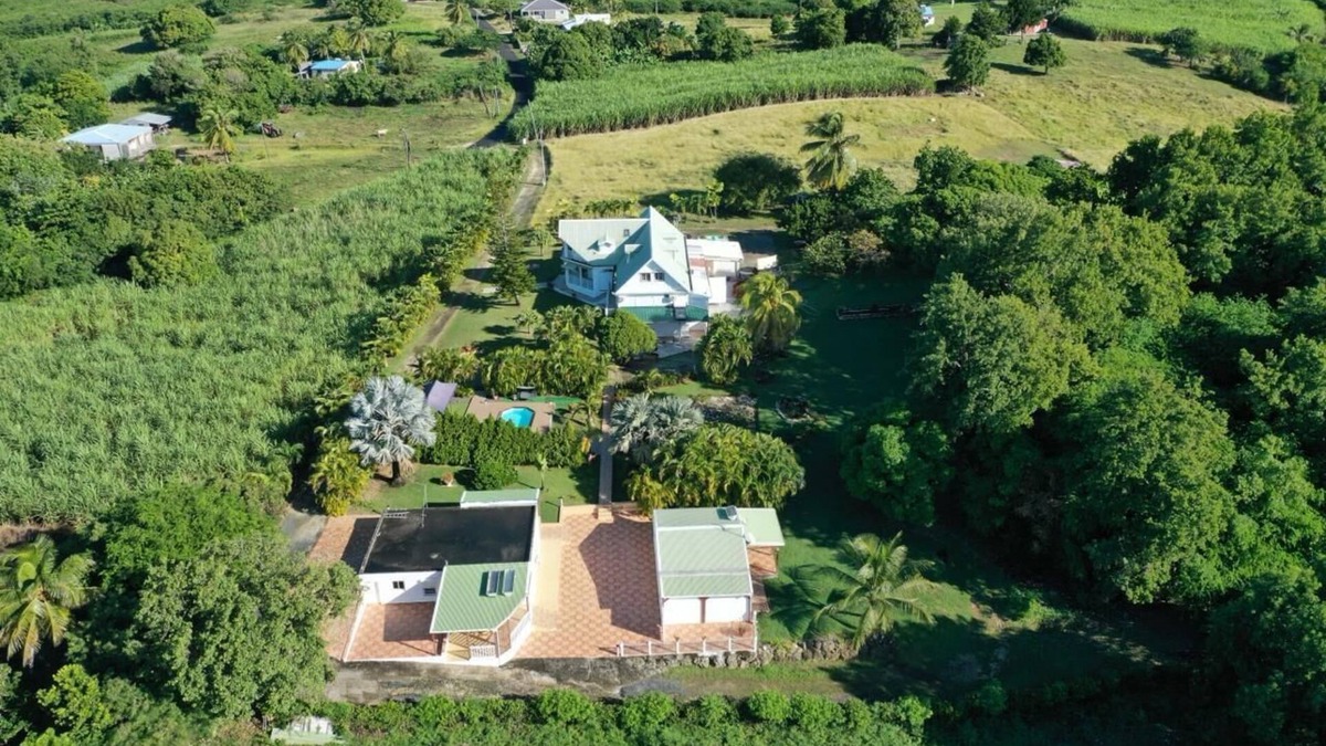 Grand-Bourg Apartment | "A peaceful escape: a haven of peace for a restful stay in Marie Galante.