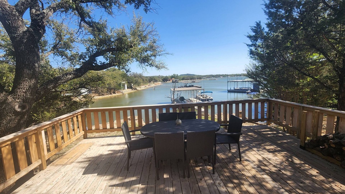 Graham House | A peaceful, quiet retreat in Elm Creek Cove