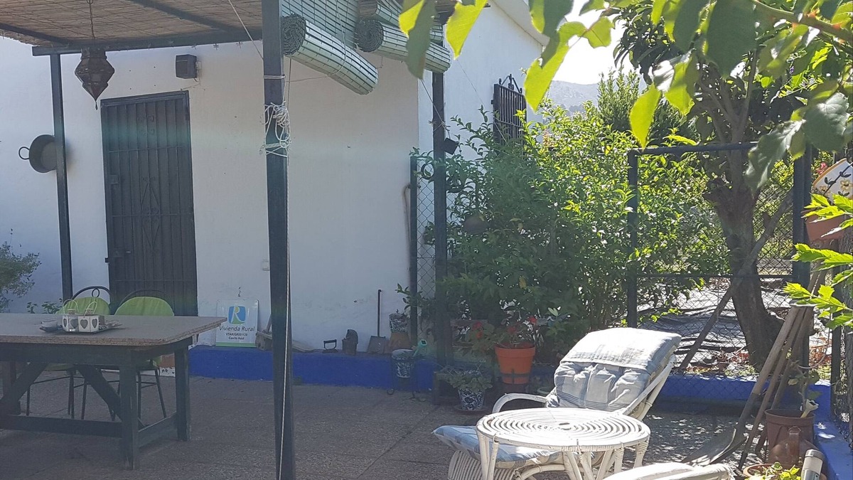 Motril Cottage | A peaceful, spacious, detached studio cottage only 10 mins from beach and town
