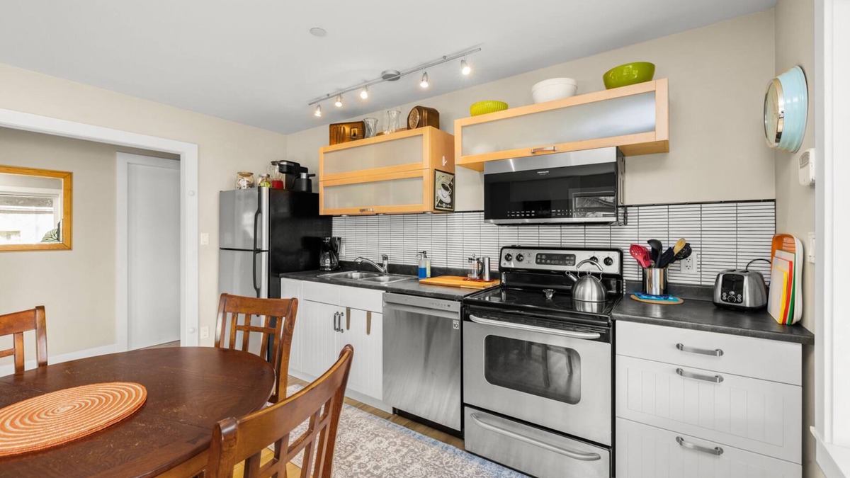 Brentwood Bay Apartment | A Peaceful Suite Stay in Brentwood Bay