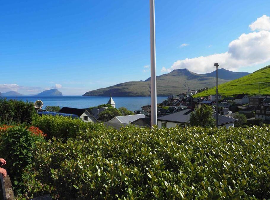 Kvivik House | A pearl in the middle of Kvívík with a nice view