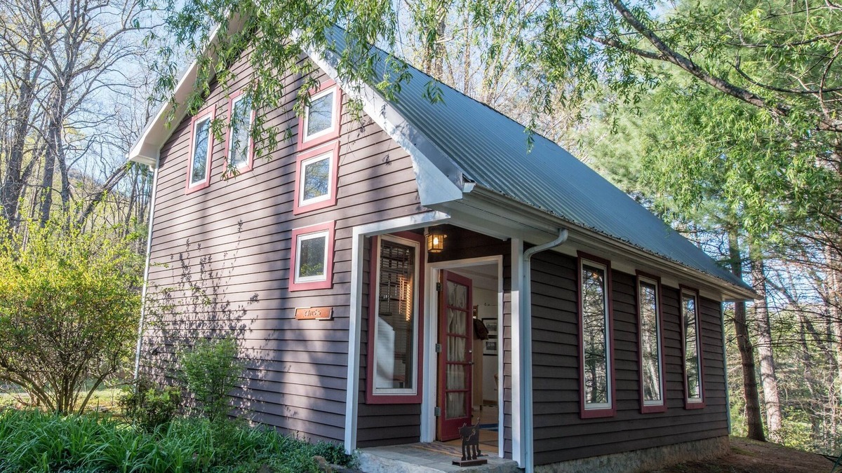 Black Mountain Cabin | A perfect artist's retreat or romantic mountain getaway