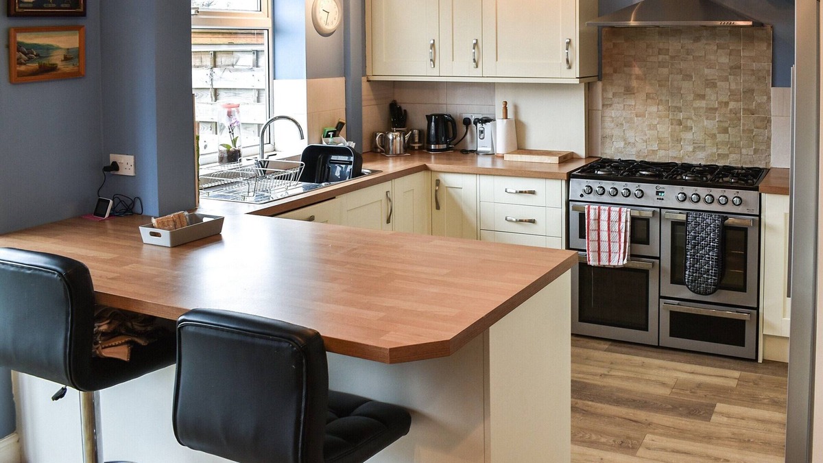 Rawcliffe Cottage | A perfect base for families, friends and couples to relax in after exploring this magical city.