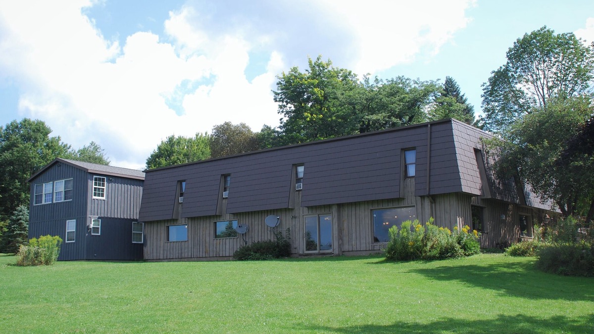 Erie County Cabin | A perfect Family Reunion or group Retreat