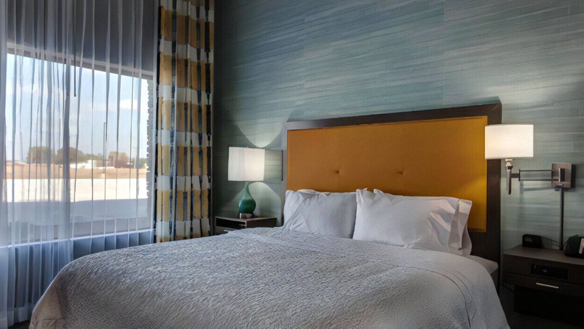 Wichita House | A Perfect Intimate Retreat w/ a Touch of Luxury