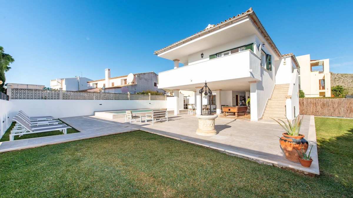 Les Palmeres House | A perfect location villa for holidays with A/C and private pool