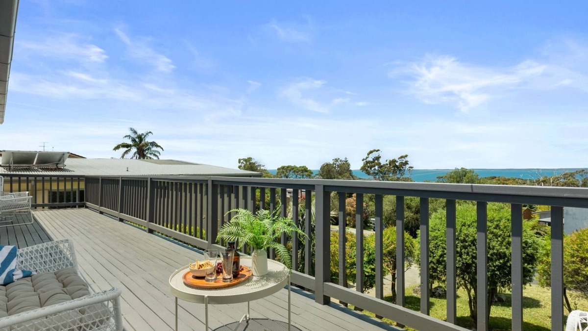 Vincentia House | A Pets Paradise by Experience Jervis Bay