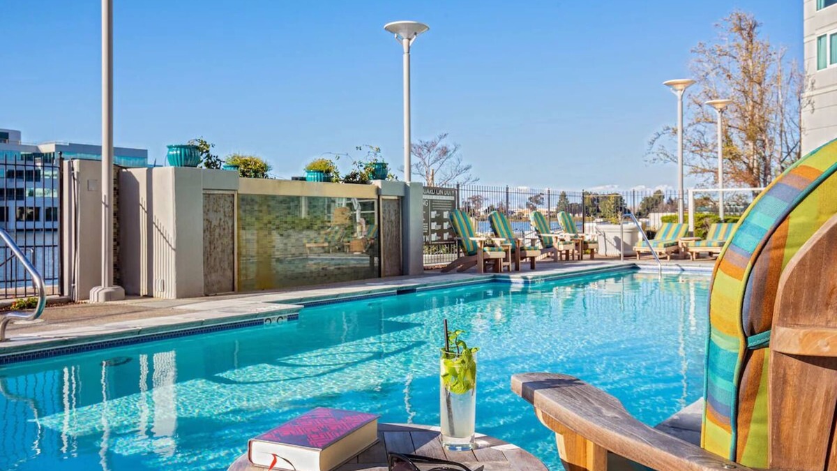 Redwood Shores Hotel | A Place To Reconnect! Pet-friendly Property w/Onsite Pool