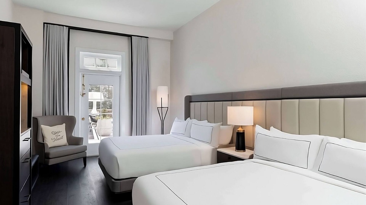 Charleston Historic District Hotel | A Place You'll Surely Enjoy! Outdoor Swimming Pool, Pet-friendly Property!
