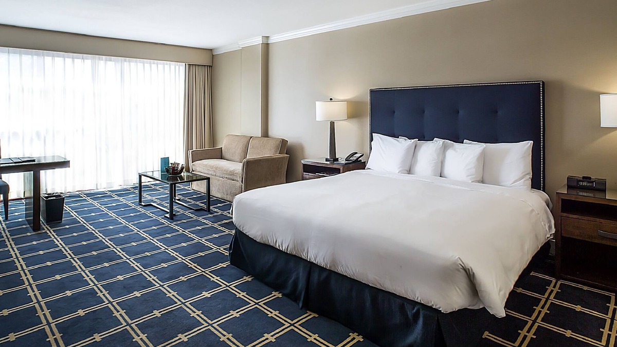 Sunnyvale West Hotel | A Place You'll Surely Enjoy! Outdoor Pool, Pets Allowed, Free Parking