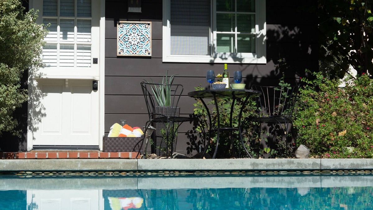 Altadena Apartment | A Poolside Gem in Beautiful Altadena.