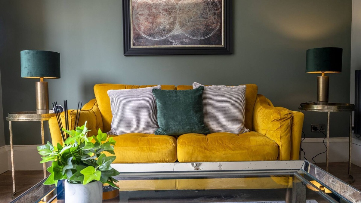 Bootham Apartment | A premium stay that sleeps 2 guests in 1 bedroom