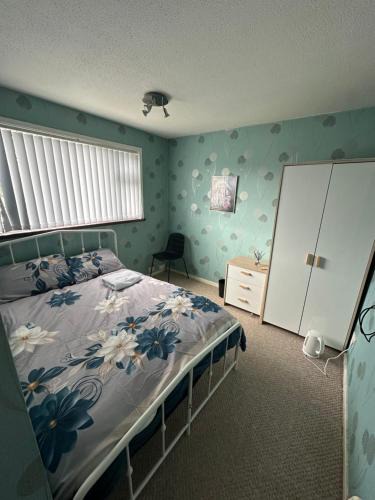 Netley Bed & Breakfast | A private room in Netley