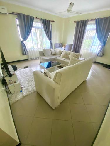 Dar es Salaam House | A private self contained room in a shared house