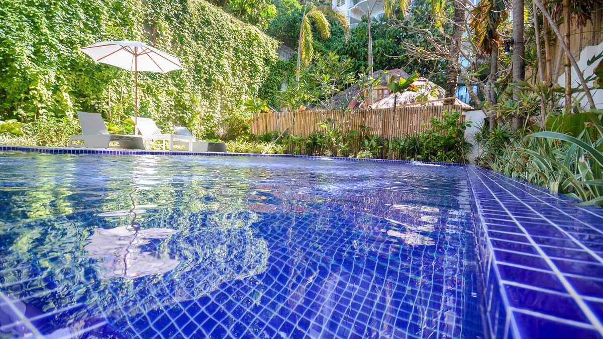 Balabag Villa | A private space on the white beach with 5 large rooms and beds