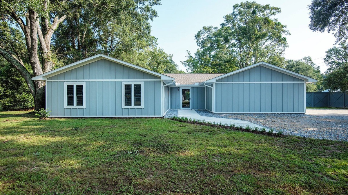Fairhope House | A Quiet 4 Bedroom Fairhope Home, 1 Acre, Family Friendly & Downtown in Minutes
